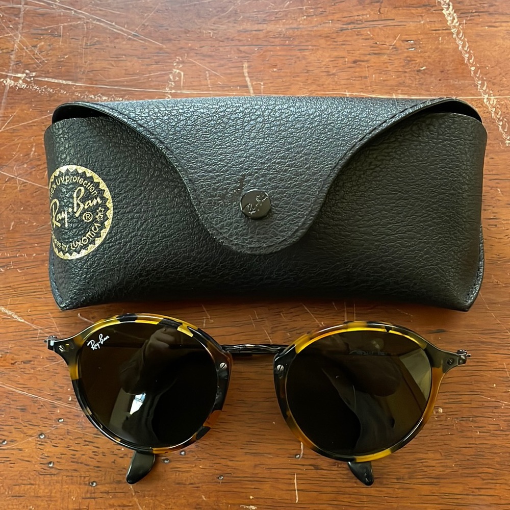 Ray-Ban Round Fleck Sunglasses